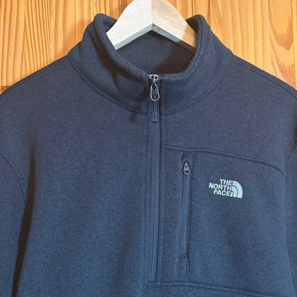 The North Face Men’s Charcoal Quarter-Zip Pullover